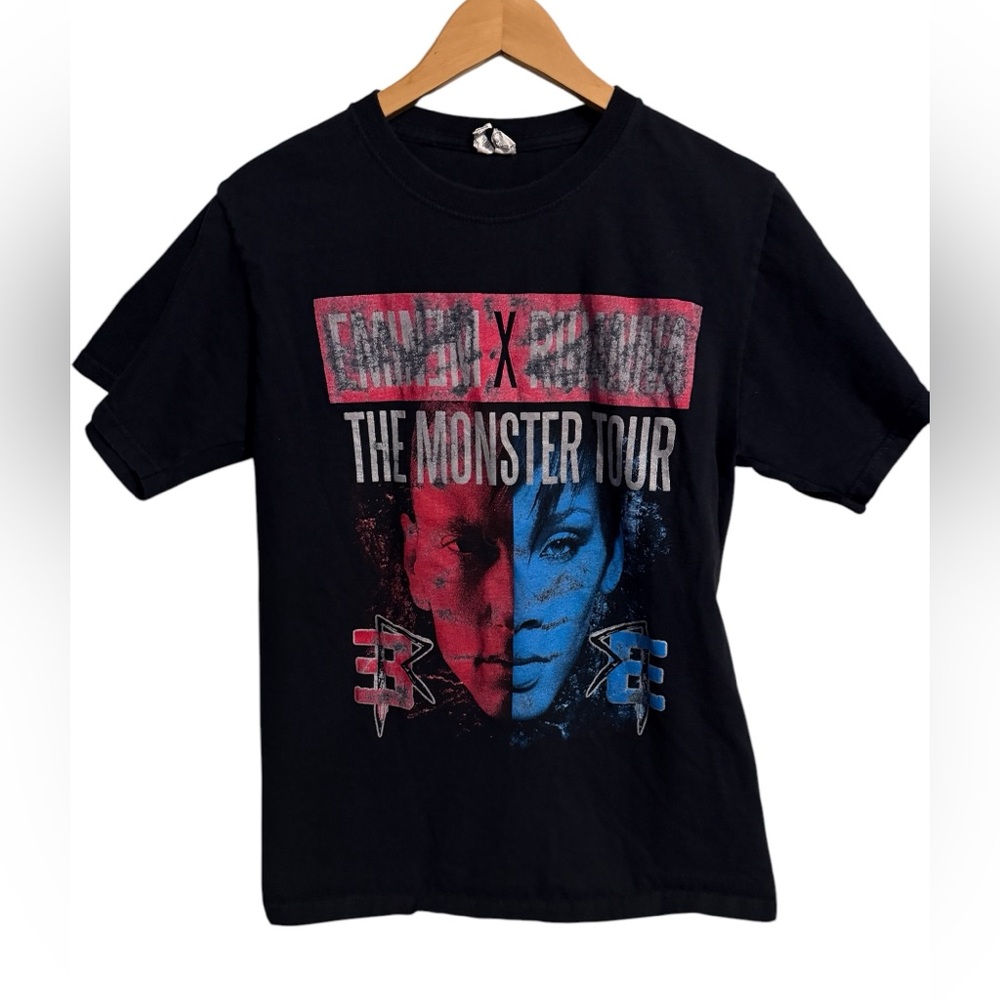 Eminem X Rihanna 2014 Monster Tour short sleeve shirt size Small double graphic
